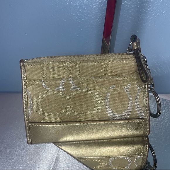 Authentic Coach Wallet! #0189 - Picture 2 of 4